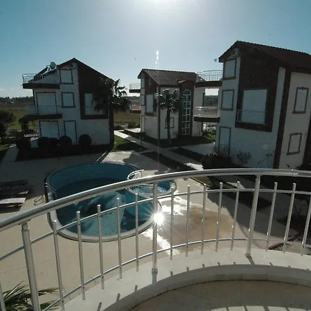 Villa Green Golf Villas *